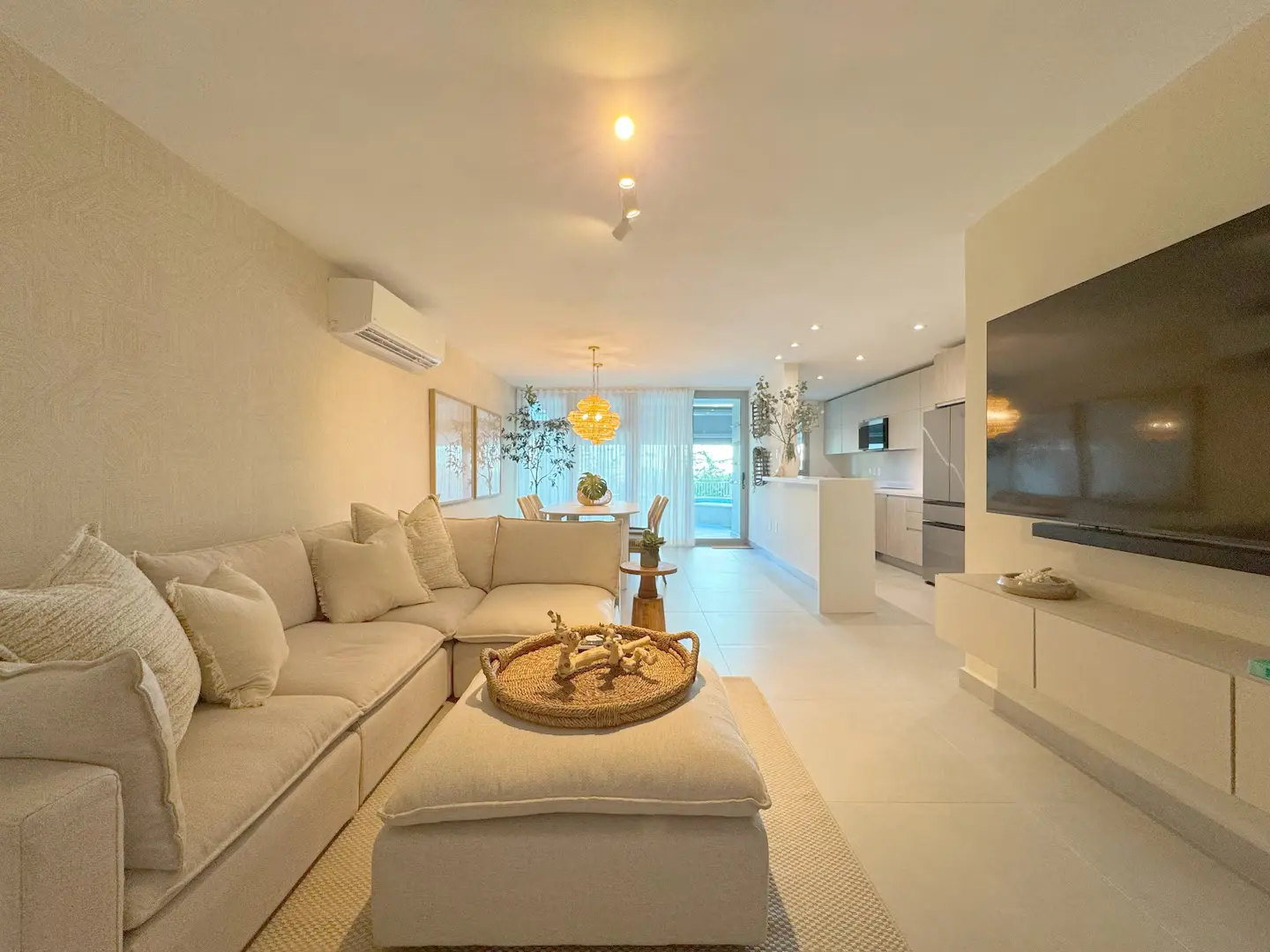 Direct access to Isla Verde’s beautiful beach—just steps away.